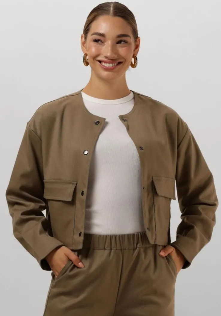 beige moves jack remano