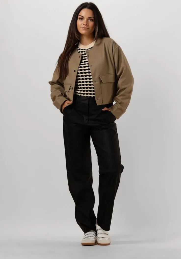 beige moves jack remano