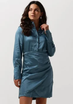 blauwe colourful rebel mini jurk mette satin wrap dress
