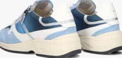 PIEDI NUDI e lage sneakers kara 04.05><noscript><img width=