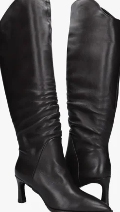 LINA LOCCHI e hoge laarzen av 135><noscript><img width=