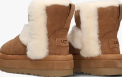 UGG vachtlaarzen w clasic chillapeak><noscript><img width=