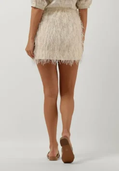 ecru josh v minirok louka