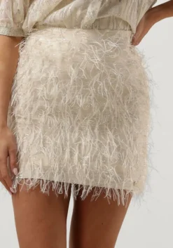 ecru josh v minirok louka