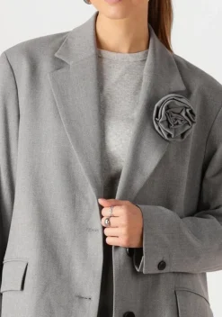 EDITED grijze blazer kainoa blazer with brooch><noscript><img width=