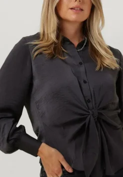 MY ESSENTIAL WARDROBE grijze blouses hilomw knot blouse><noscript><img width=