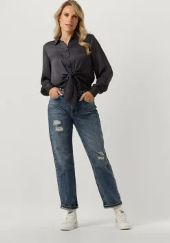 MY ESSENTIAL WARDROBE grijze blouses hilomw knot blouse><noscript><img width=