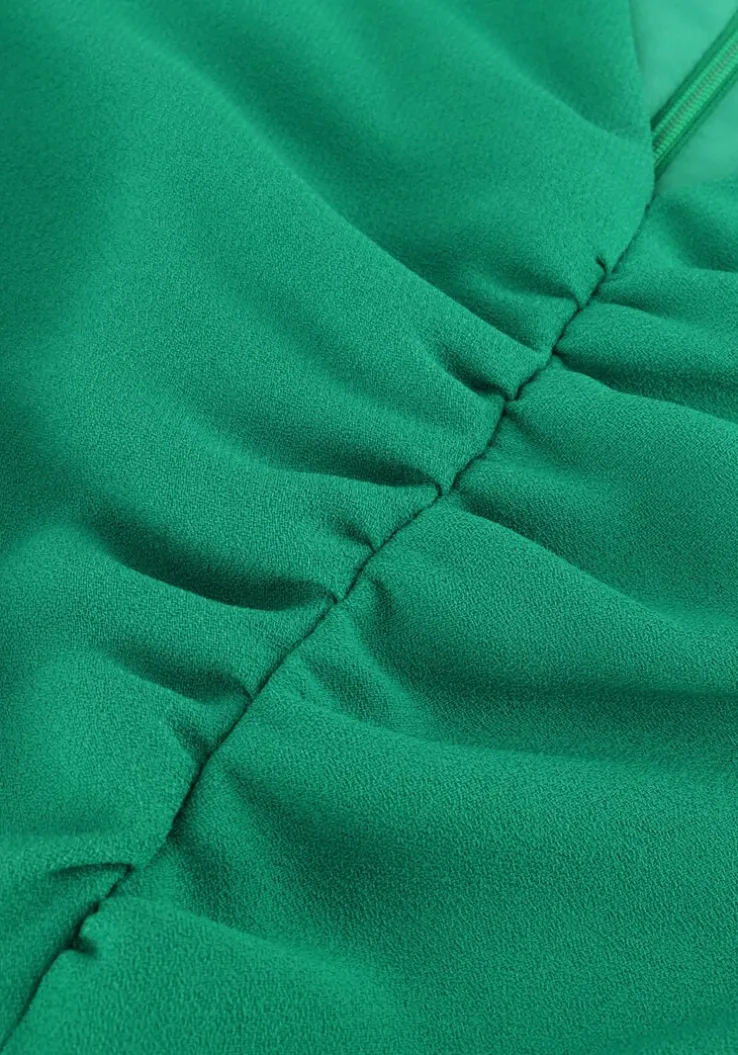groene access mini jurk ruched dress with v neckline