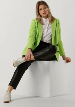 MY ESSENTIAL WARDROBE e blazer 27 the tailored blazer><noscript><img width=