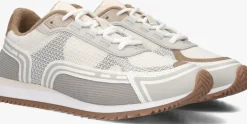 witte michael kors lage sneakers byrdie trainer
