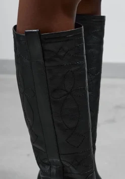 LINA LOCCHI e hoge laarzen at40><noscript><img width=