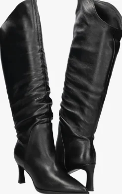 LINA LOCCHI e hoge laarzen av 135><noscript><img width=