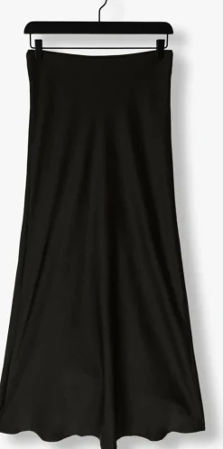 zwarte neo noir maxirok vicky heavy sateen skirt