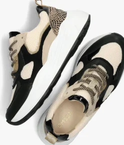 OMODA e lage sneakers triangle><noscript><img width=