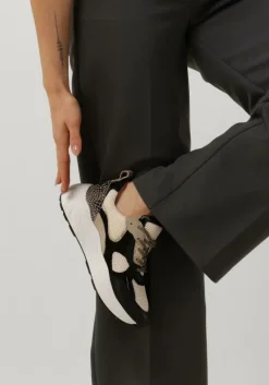 OMODA e lage sneakers triangle><noscript><img width=